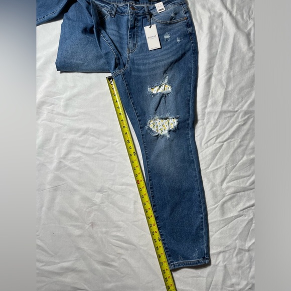 NWT Judy Blue High Waist Skinny Fit Blue Denim Jeans  w/Lemon Patches Womens 16W - Picture 7 of 8
